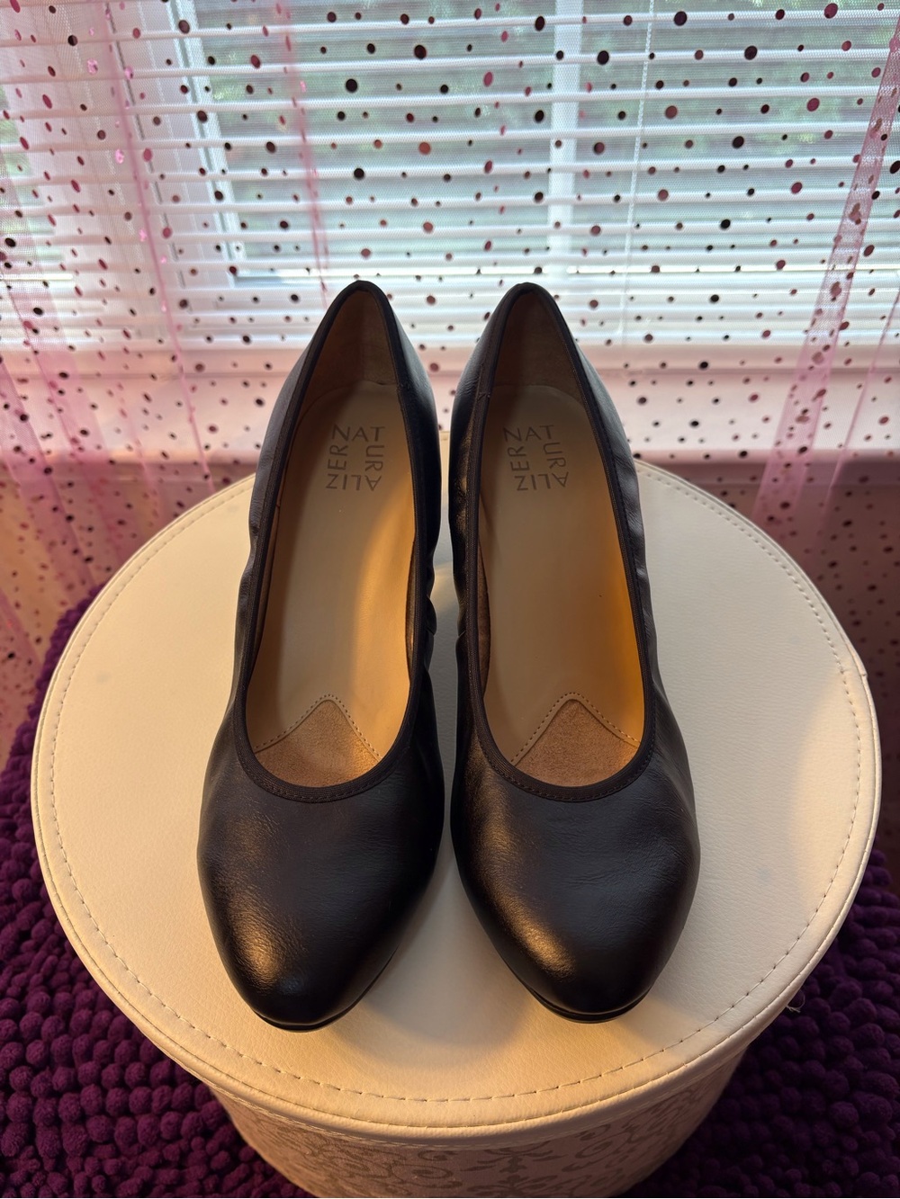 NATURALIZER Leather Women's Mid-Heel Pumps - Picture 2 of 5